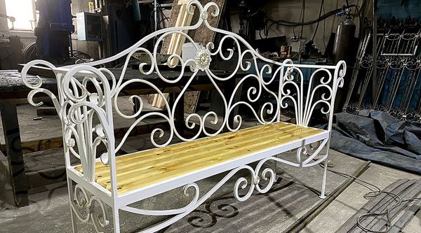 Кованые лавочки, качели