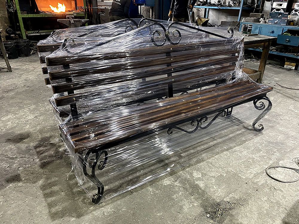 Кованые лавочки, качели