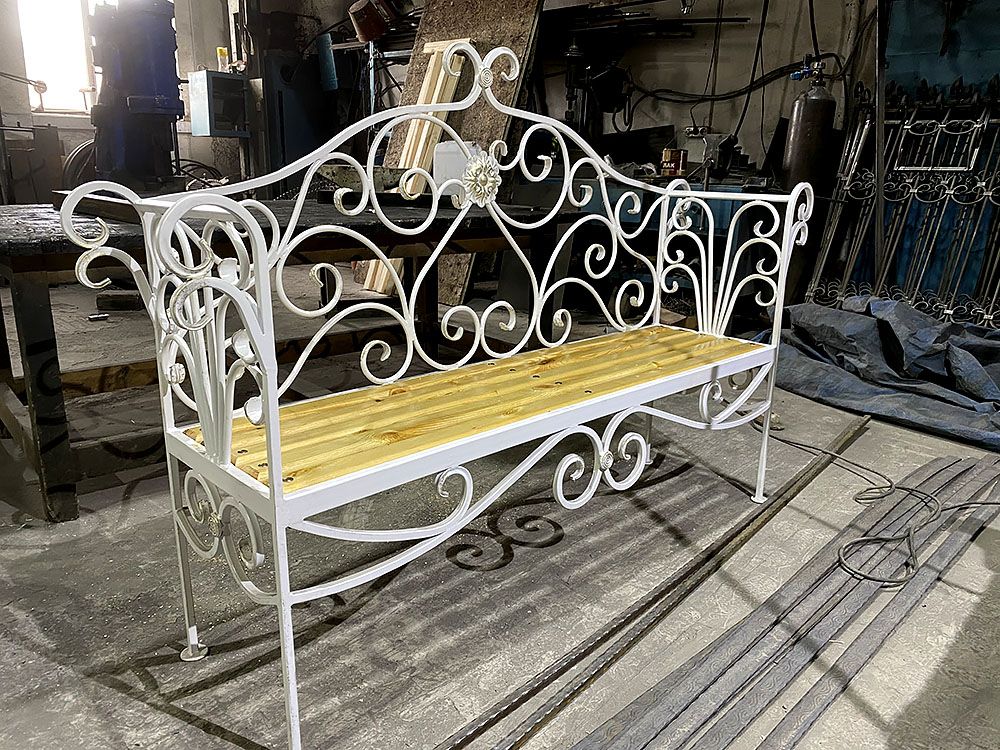 Кованые лавочки, качели